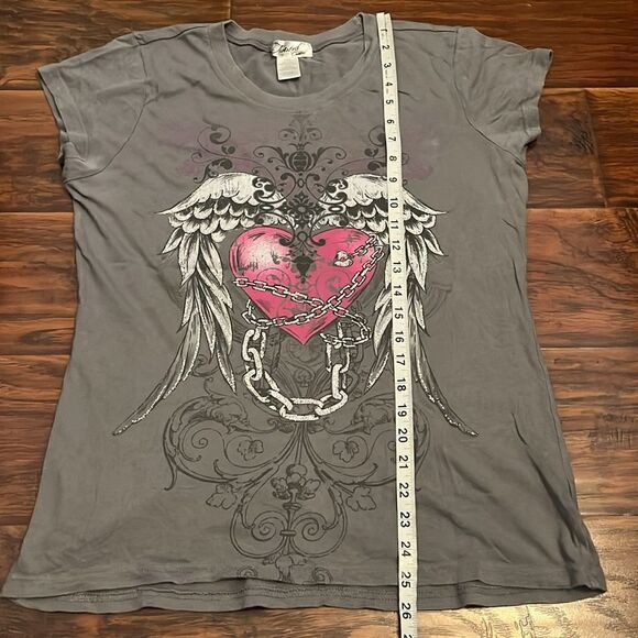 Y2K Gray Heart Wings Graphic Shirt 2000’s - Picture 6 of 7
